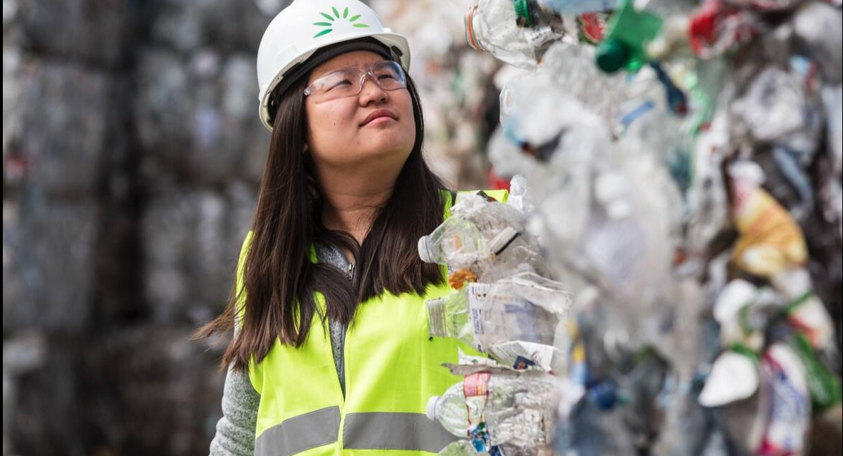 Miranda Wang recycelt nicht wiederverwertbaren Plastikabfall